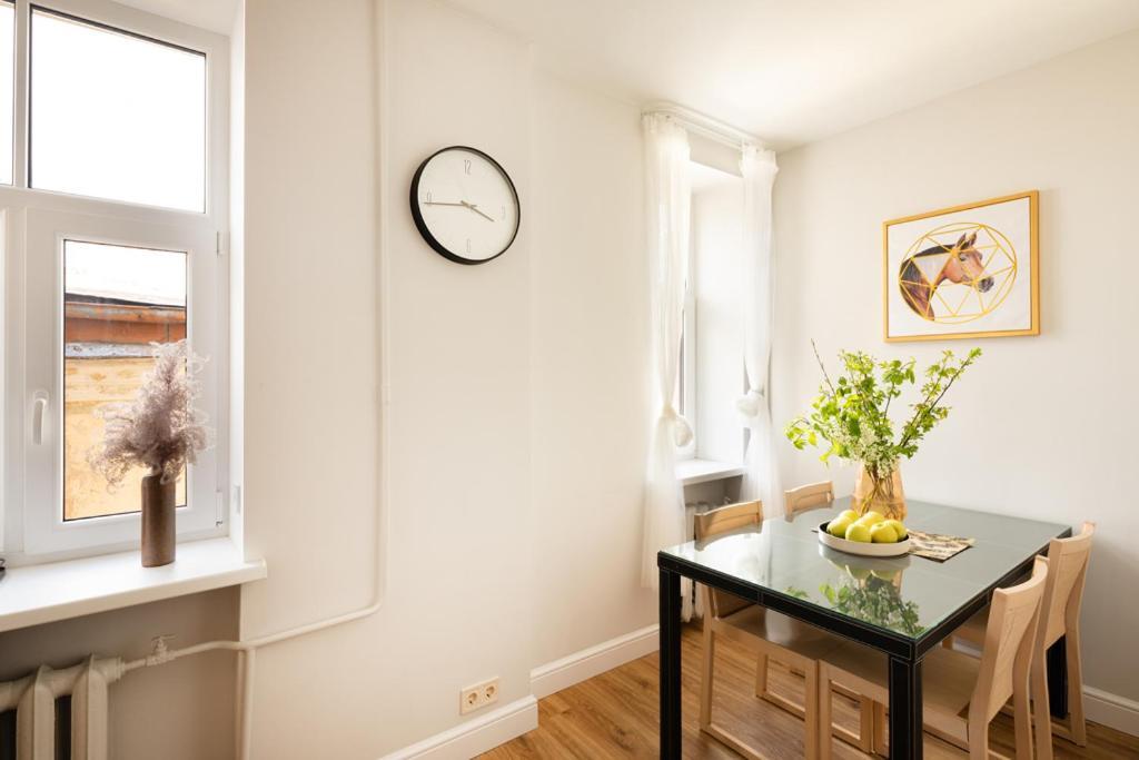 Cozy 2 Bedroom Apartment In Riga Centre Bagian luar foto