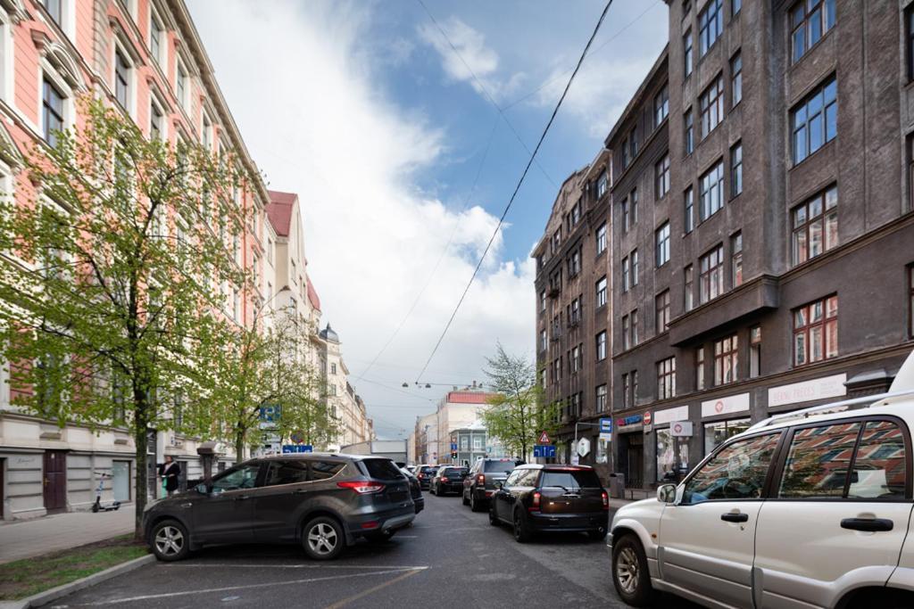 Cozy 2 Bedroom Apartment In Riga Centre Bagian luar foto